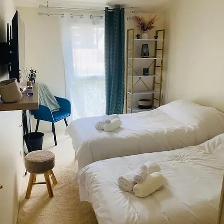 Hébergement de vacances Le Cocon - Petit Dejeuner, Netflix, Jacuzzi* Carrières-sous-Poissy