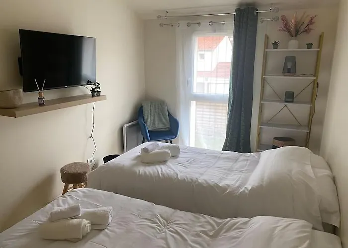 Le Cocon - Petit Dejeuner, Netflix, Jacuzzi* Hébergement de vacances Carrières-sous-Poissy